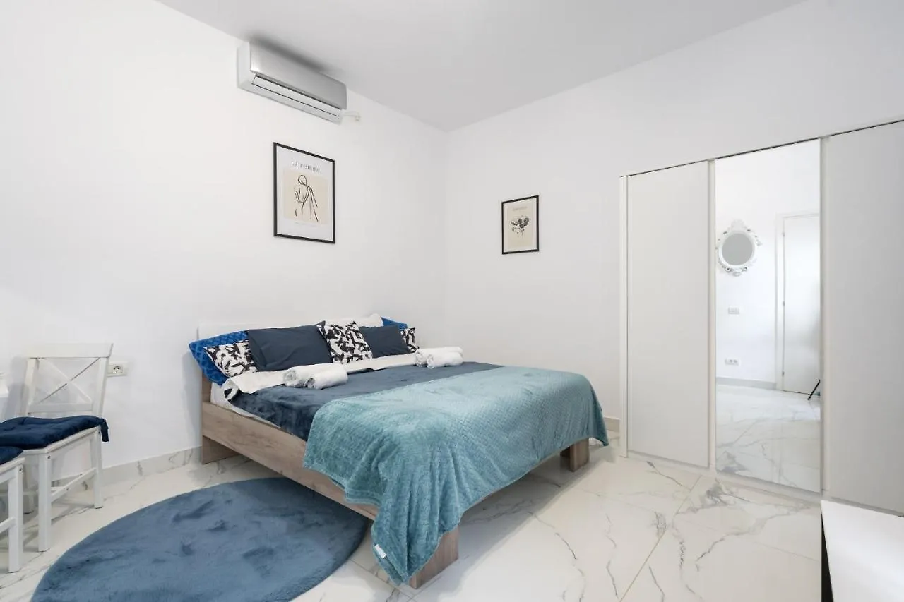 Blue-Line-Apartment-Unirii Bucharest