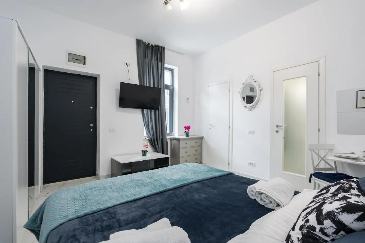 Blue-Line-Apartment-Unirii Bucharest Apartment